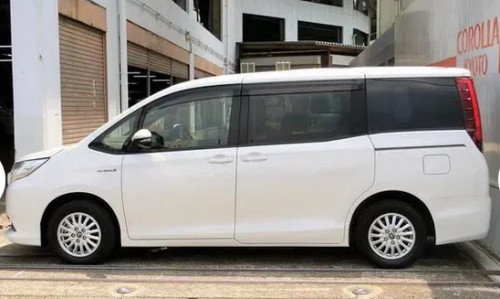 Toyota Noah X Hybrid 2014