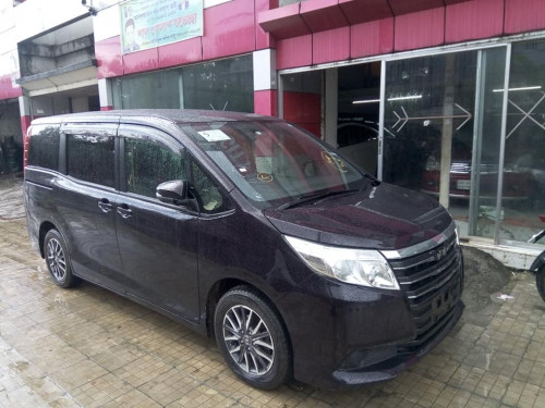 Toyota Noah XL PKG 2014