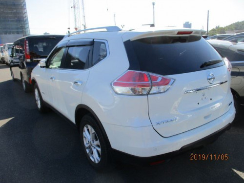 Nissan X-Trail Hybrid 2015 Pearl Color